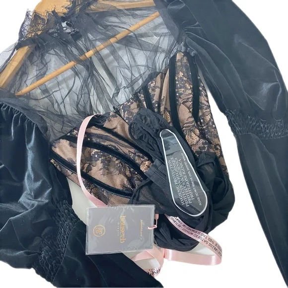 HOUSE OF CB 'Athenea' Black Lace Bodysuit Black Velvet  Puff Sleeve Corset - Picture 5 of 9